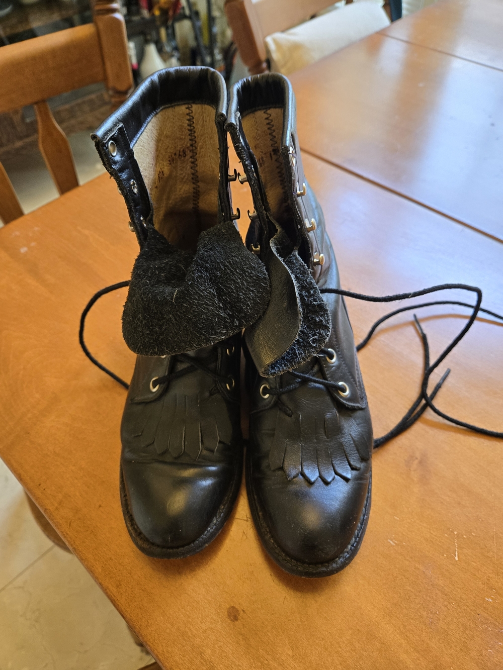 Black Women's Heeled Lace-Up Boots